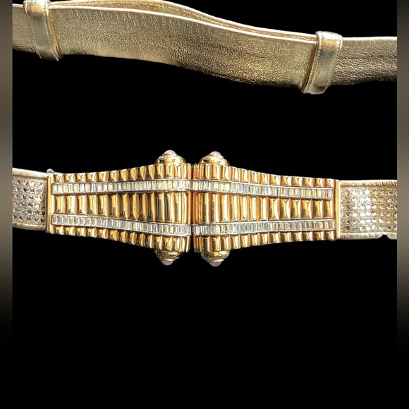 Vintage 1980’s Judith Leiber Gold Crystal Belt. (mc) - Picture 2 of 16